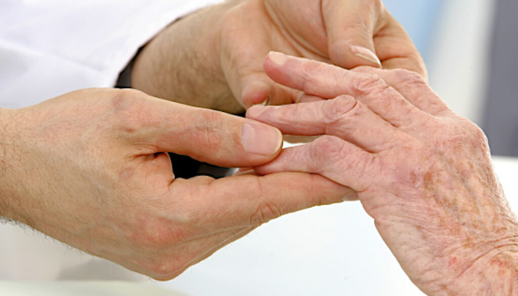 yankton-medical_patient-with-arthritis_rheumatology
