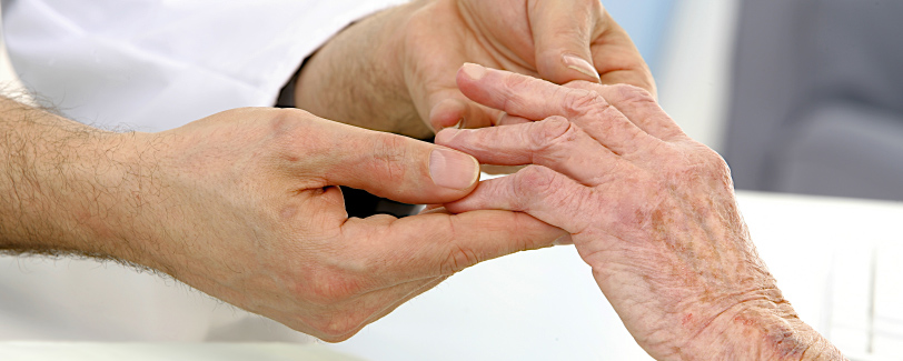 yankton-medical_patient-with-arthritis_rheumatology